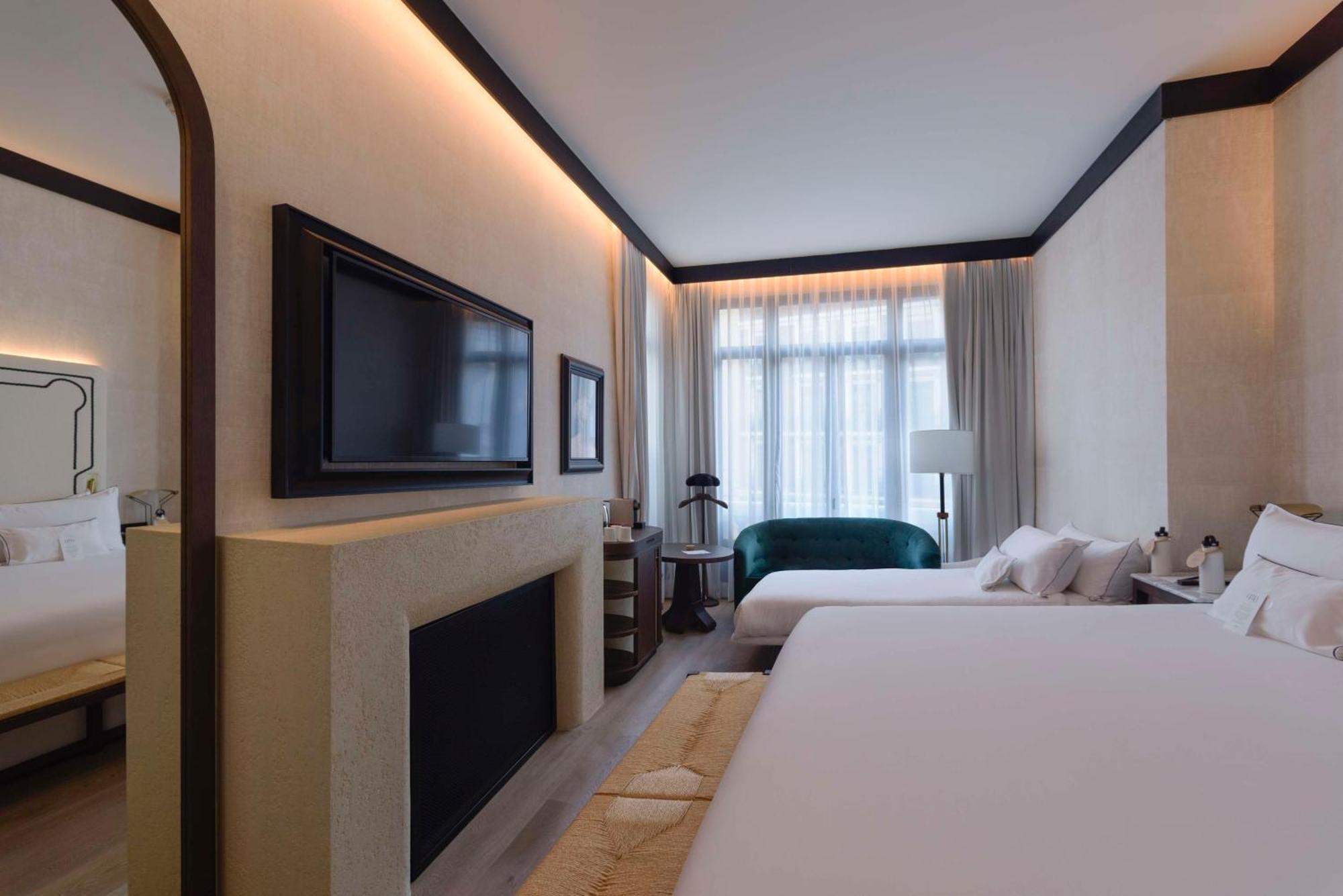 Hotel Montera Madrid, Curio Collection By Hilton Екстериор снимка
