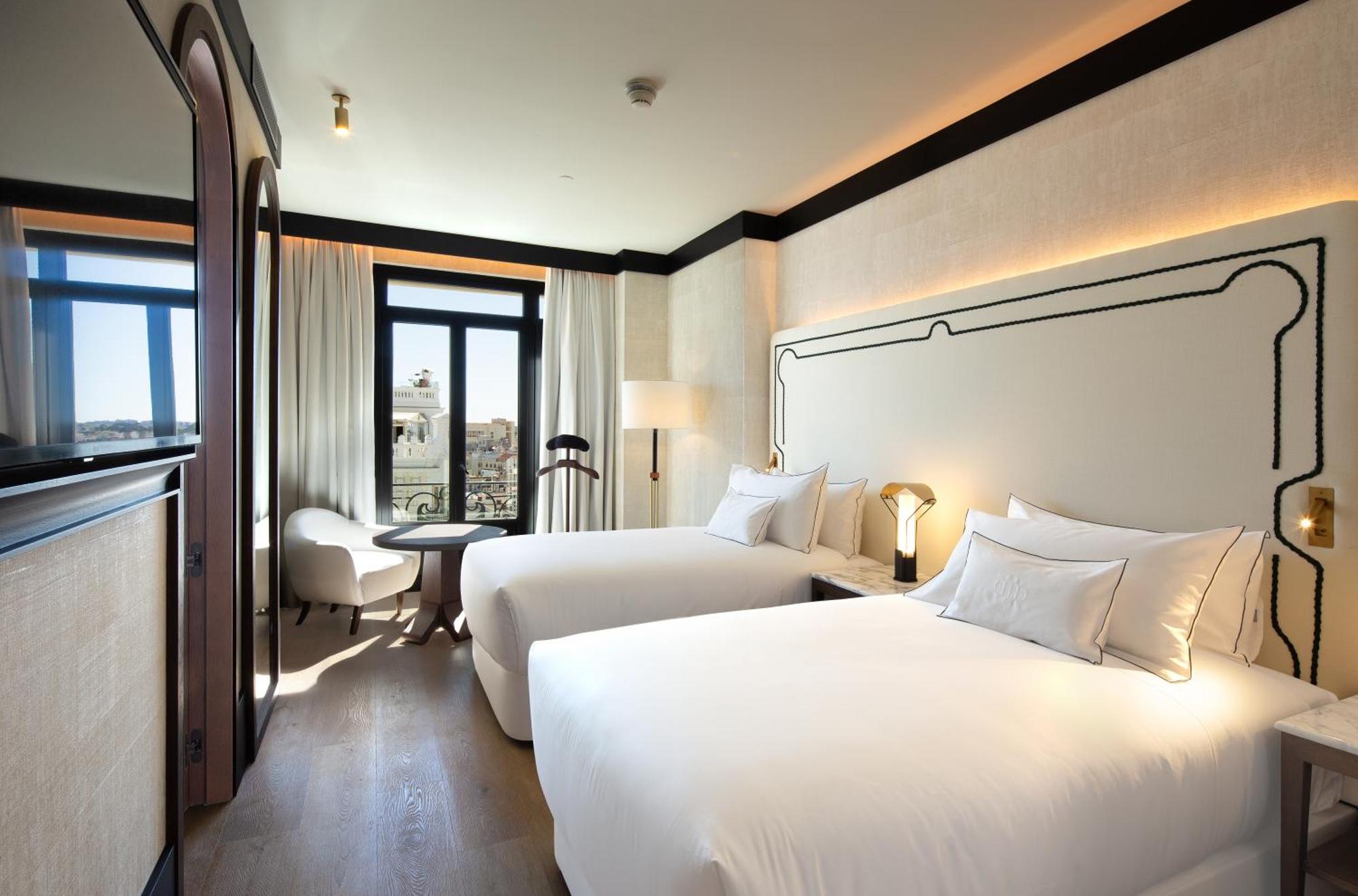 Hotel Montera Madrid, Curio Collection By Hilton Екстериор снимка