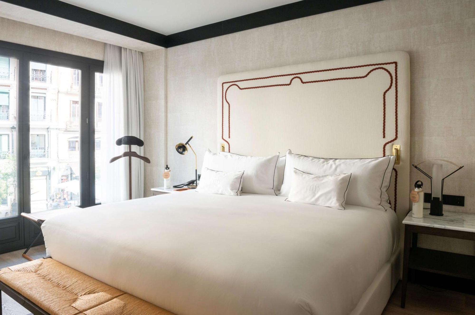 Hotel Montera Madrid, Curio Collection By Hilton Екстериор снимка