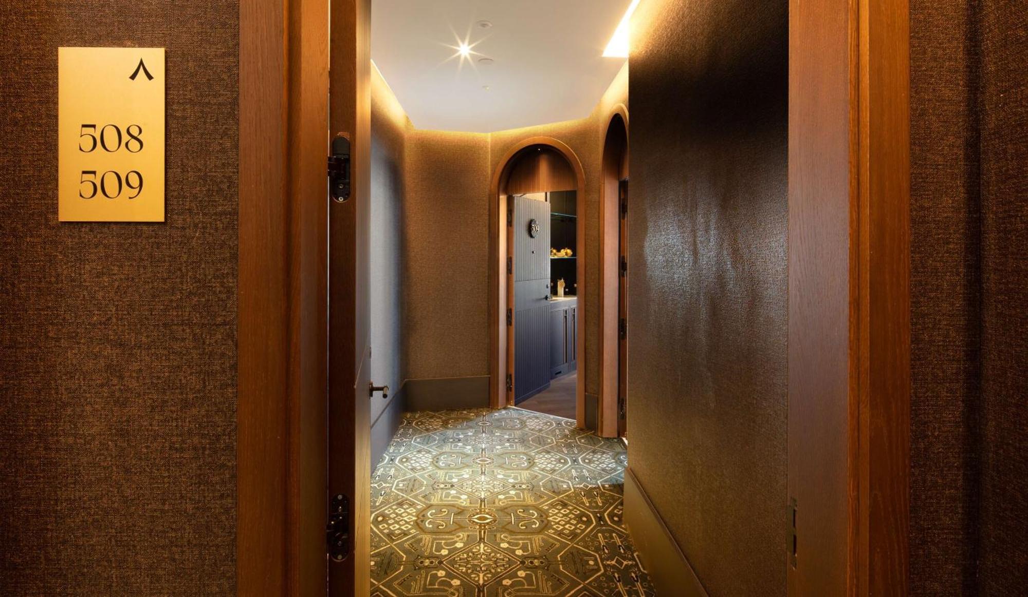 Hotel Montera Madrid, Curio Collection By Hilton Екстериор снимка