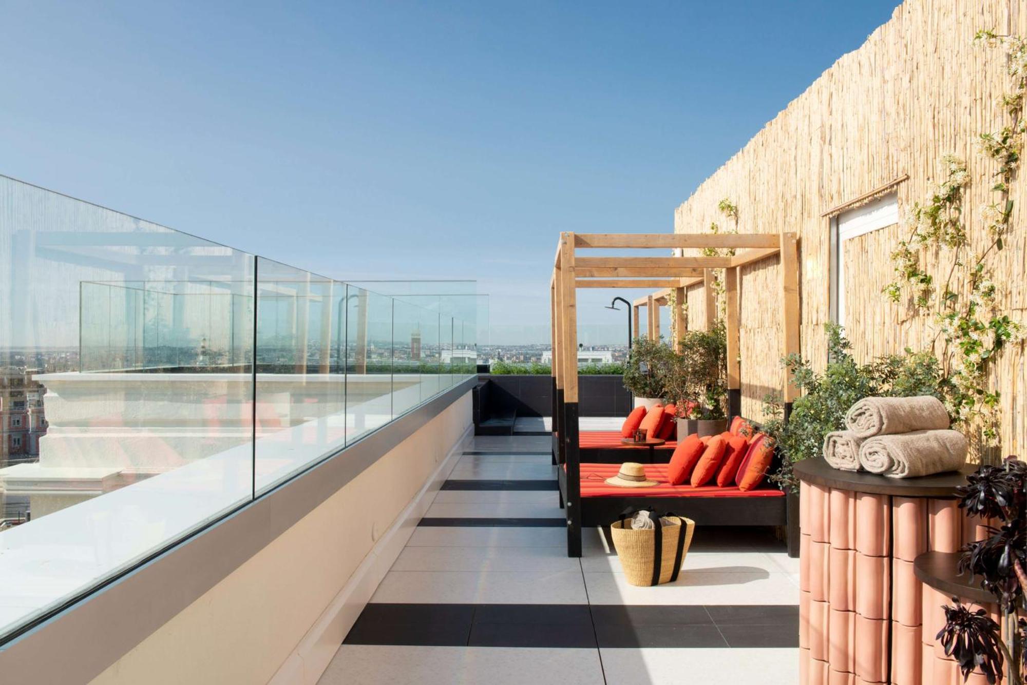Hotel Montera Madrid, Curio Collection By Hilton Екстериор снимка