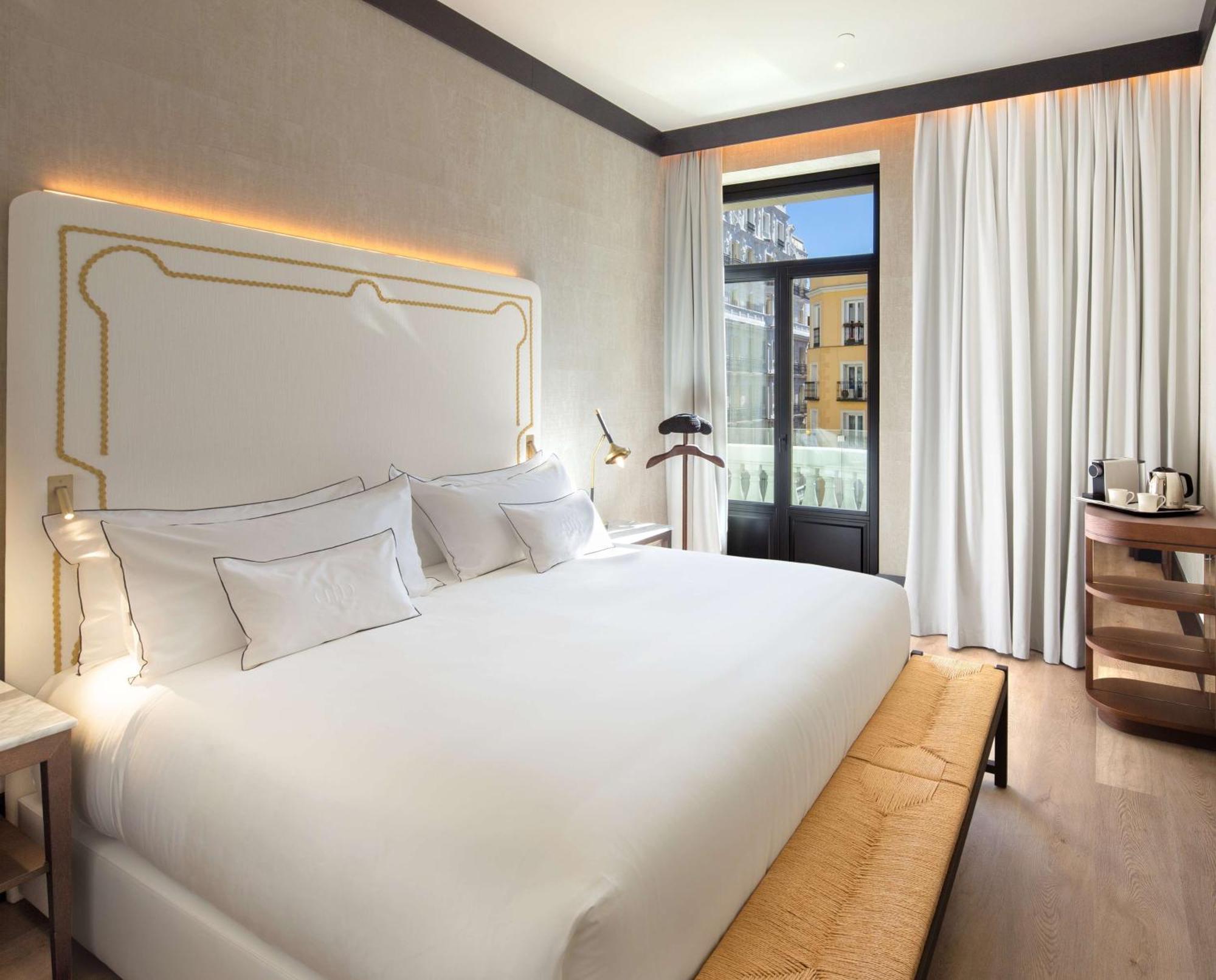 Hotel Montera Madrid, Curio Collection By Hilton Екстериор снимка
